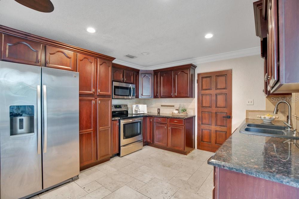 Image 9 of 32 For 4609 Fern Creek Avenue