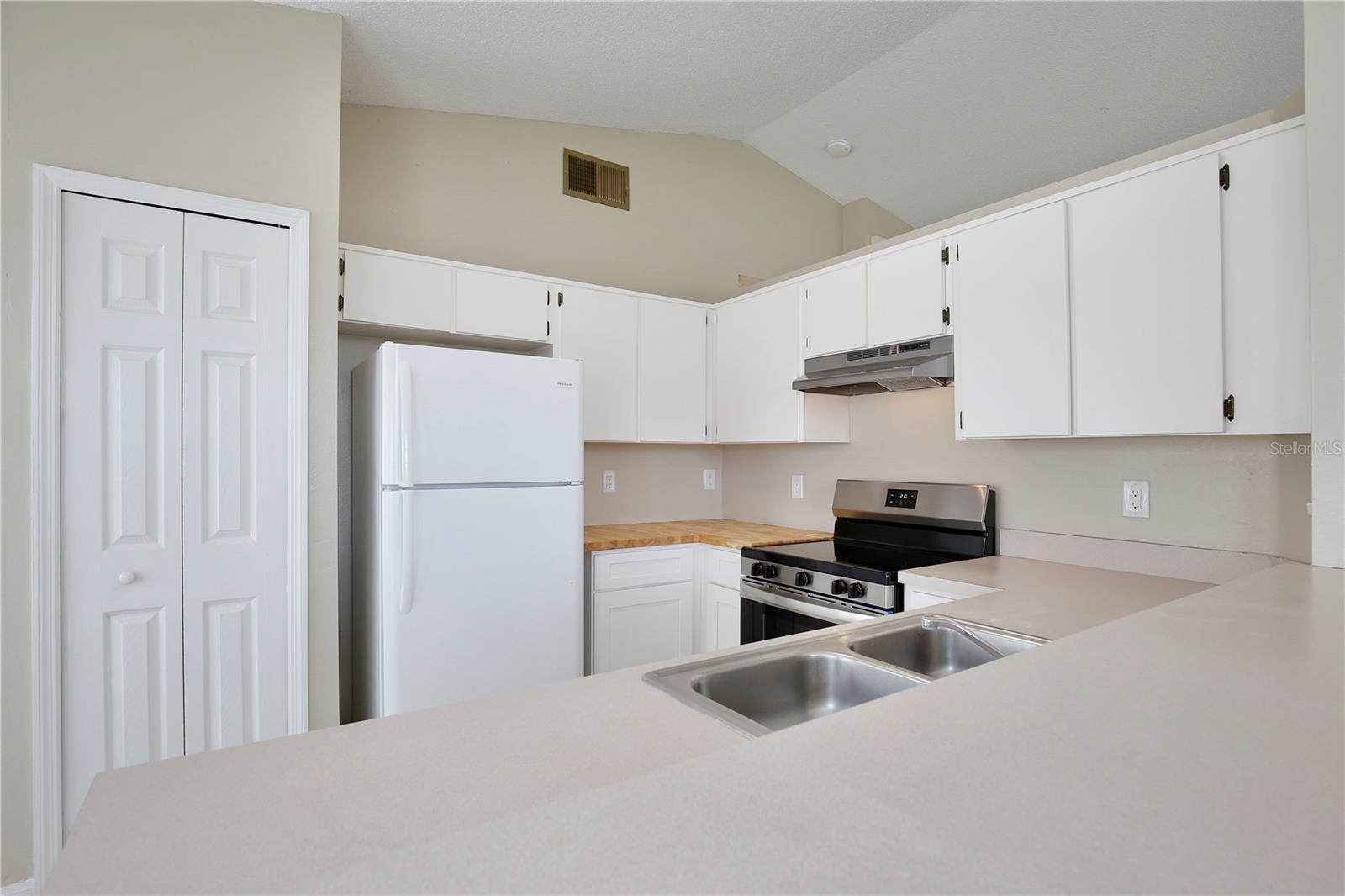 Image 8 of 20 For 2454 Harbor Town Drive