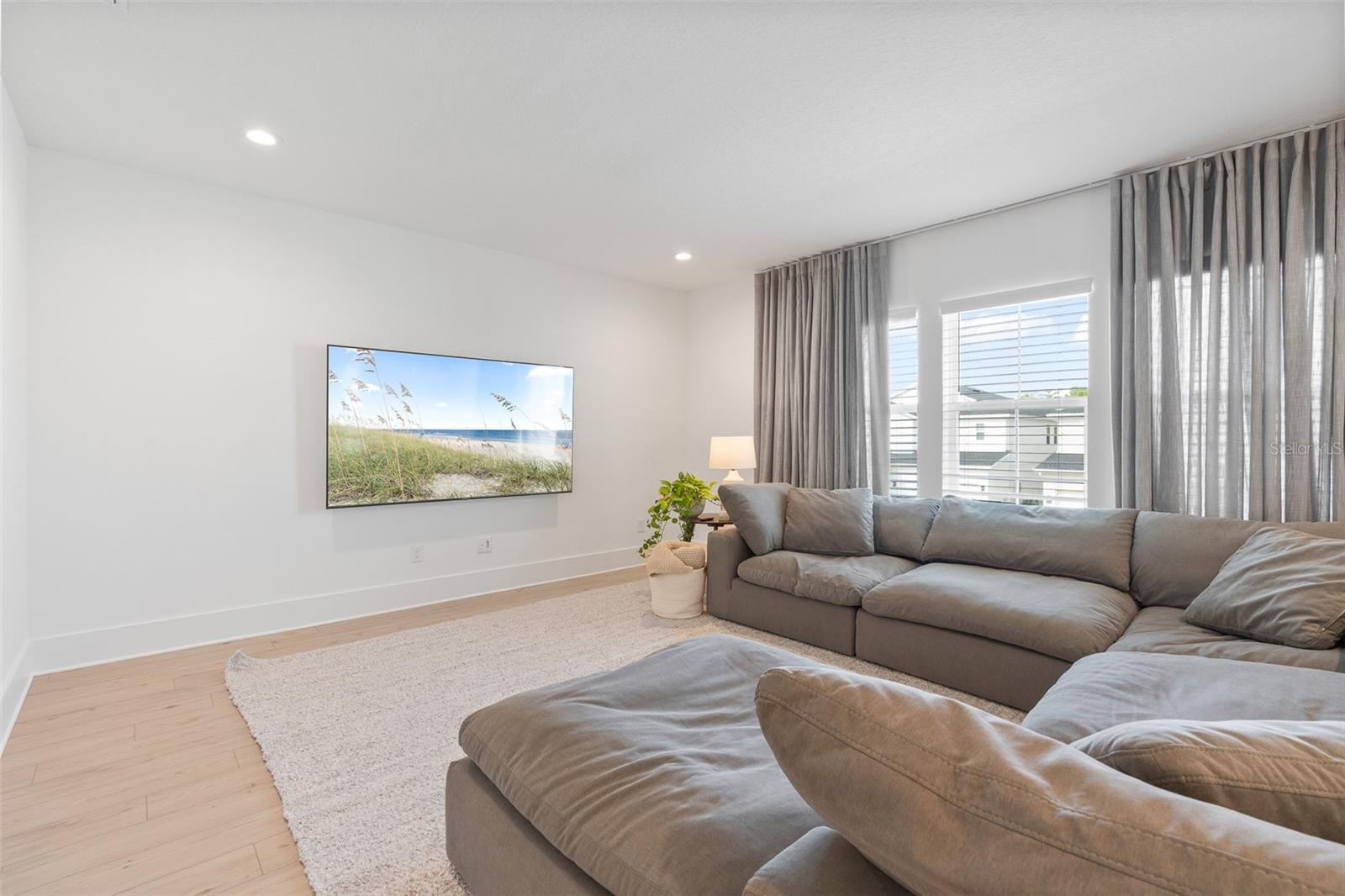 Image 18 of 46 For 13235 Tollcross Way