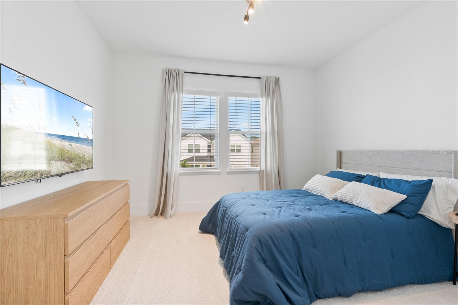 Image 36 of 46 For 13235 Tollcross Way