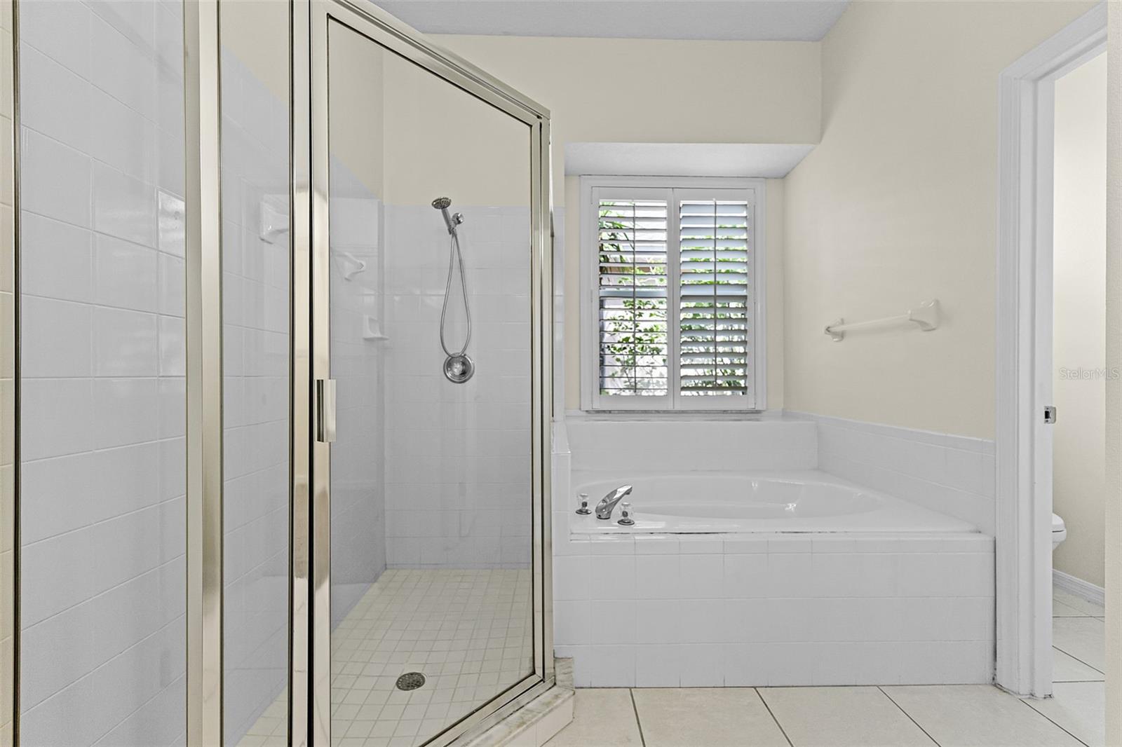 Image 14 of 26 For 1283 Chessington Circle