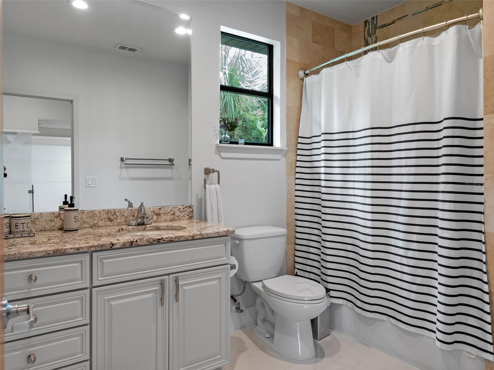 Image 30 of 51 For 1453 Lyndale Boulevard