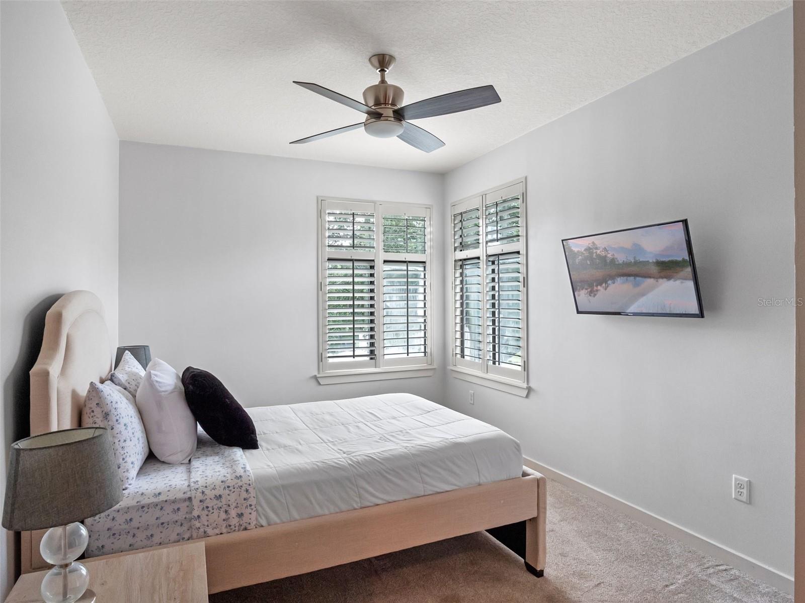 Image 31 of 51 For 1453 Lyndale Boulevard
