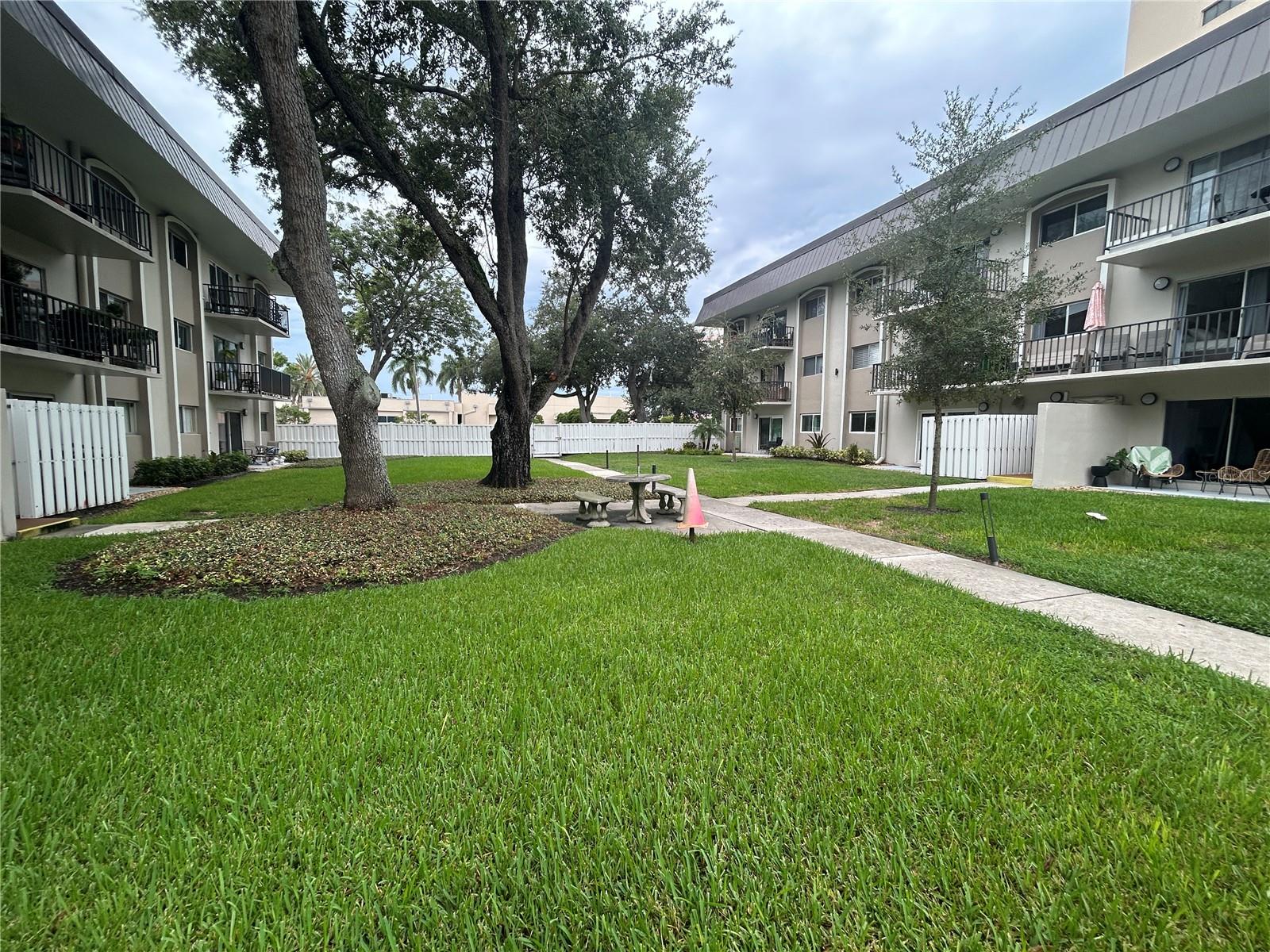 Image 4 of 18 For 4611 Fig Street 1