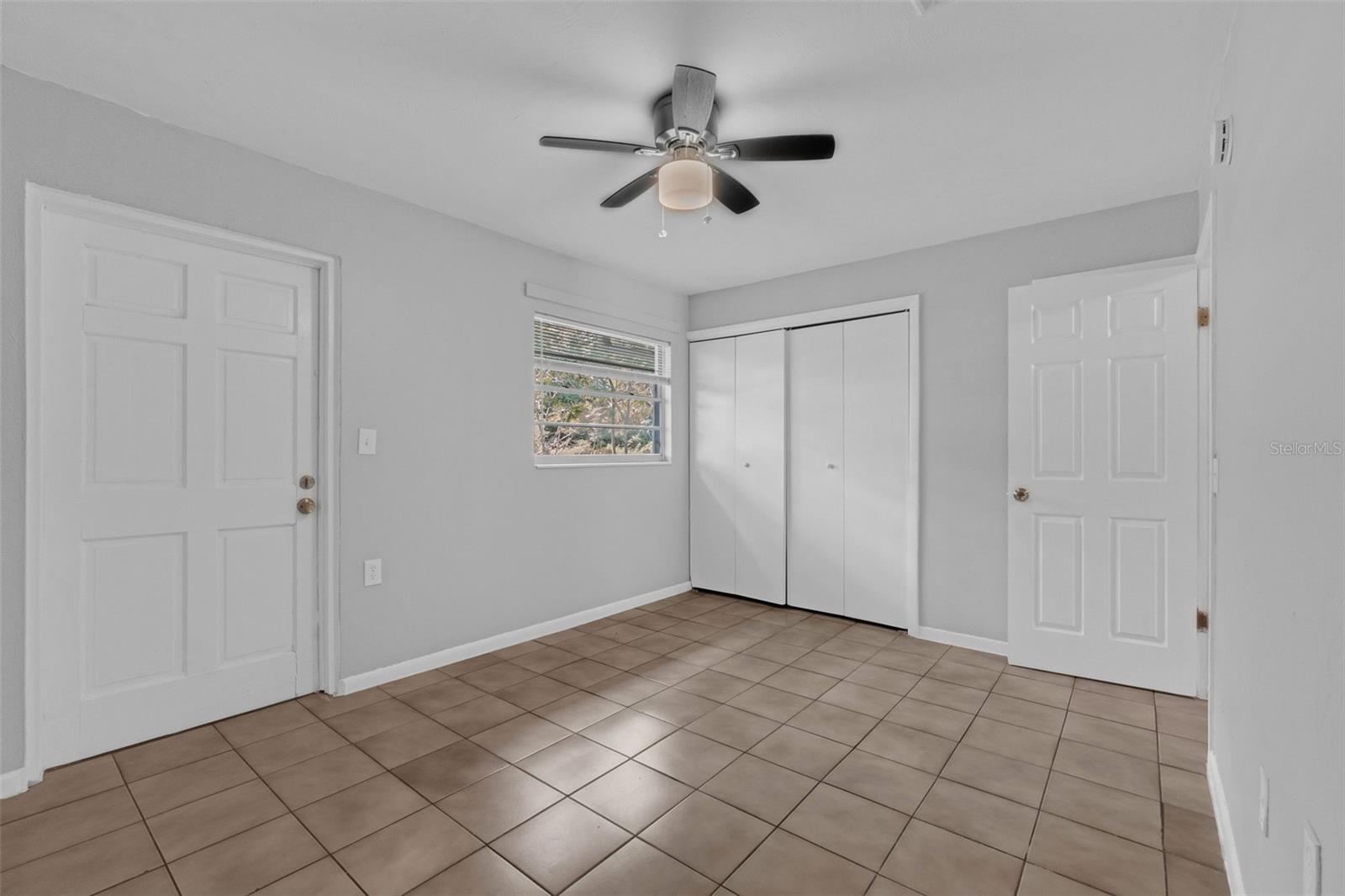 Image 11 of 18 For 907 Center Avenue 3