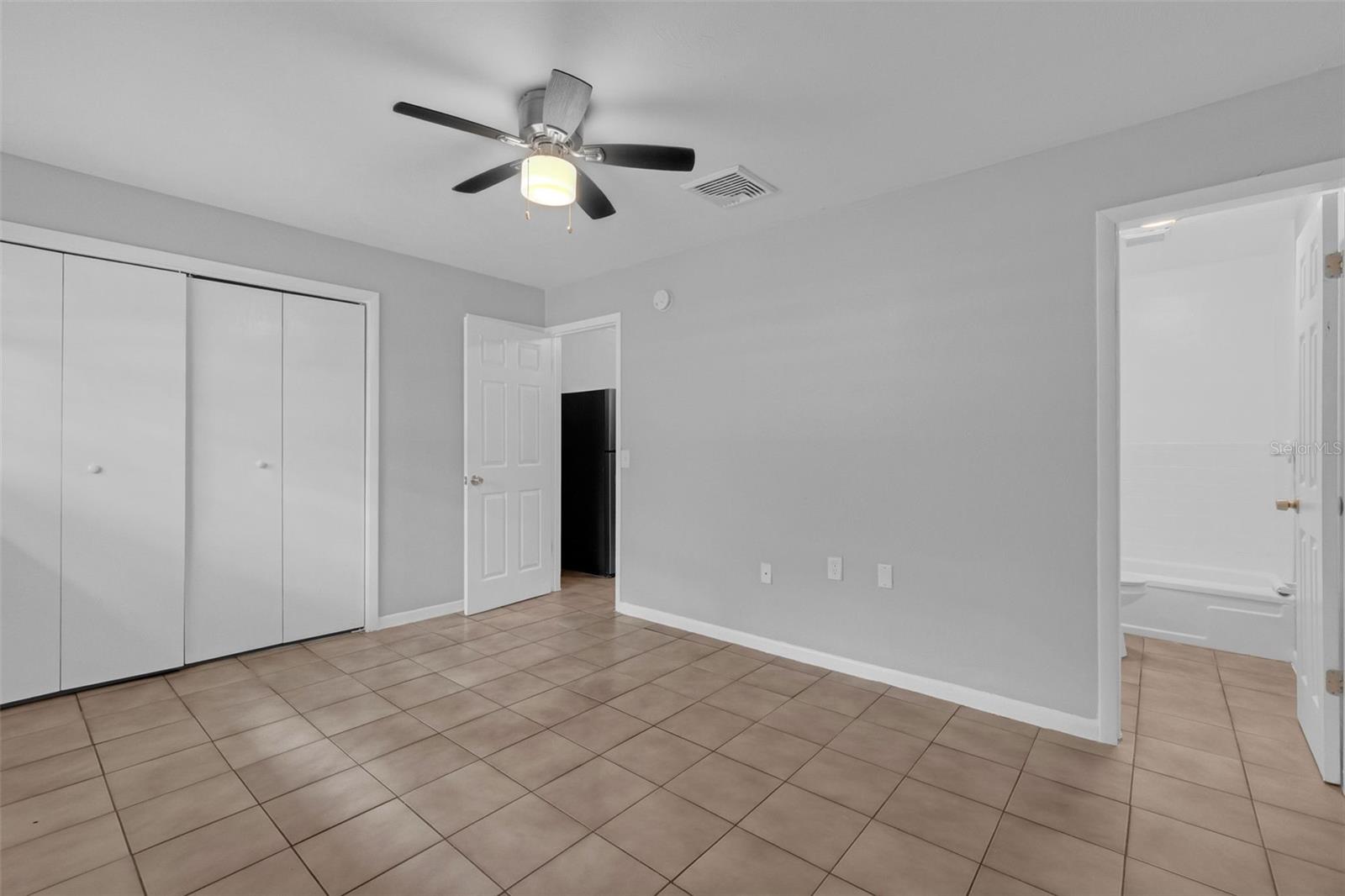 Image 12 of 18 For 907 Center Avenue 3