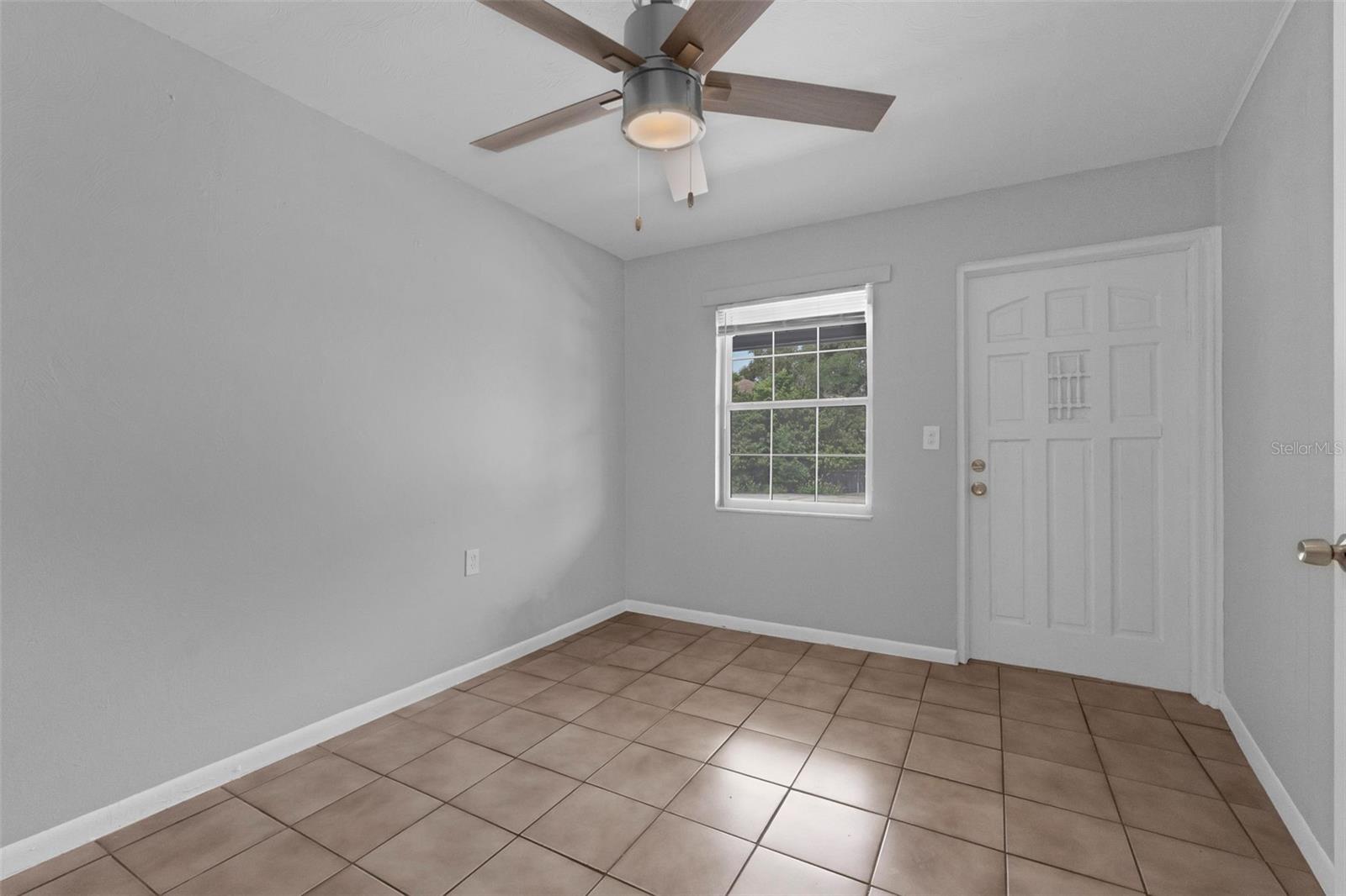 Image 13 of 18 For 907 Center Avenue 3