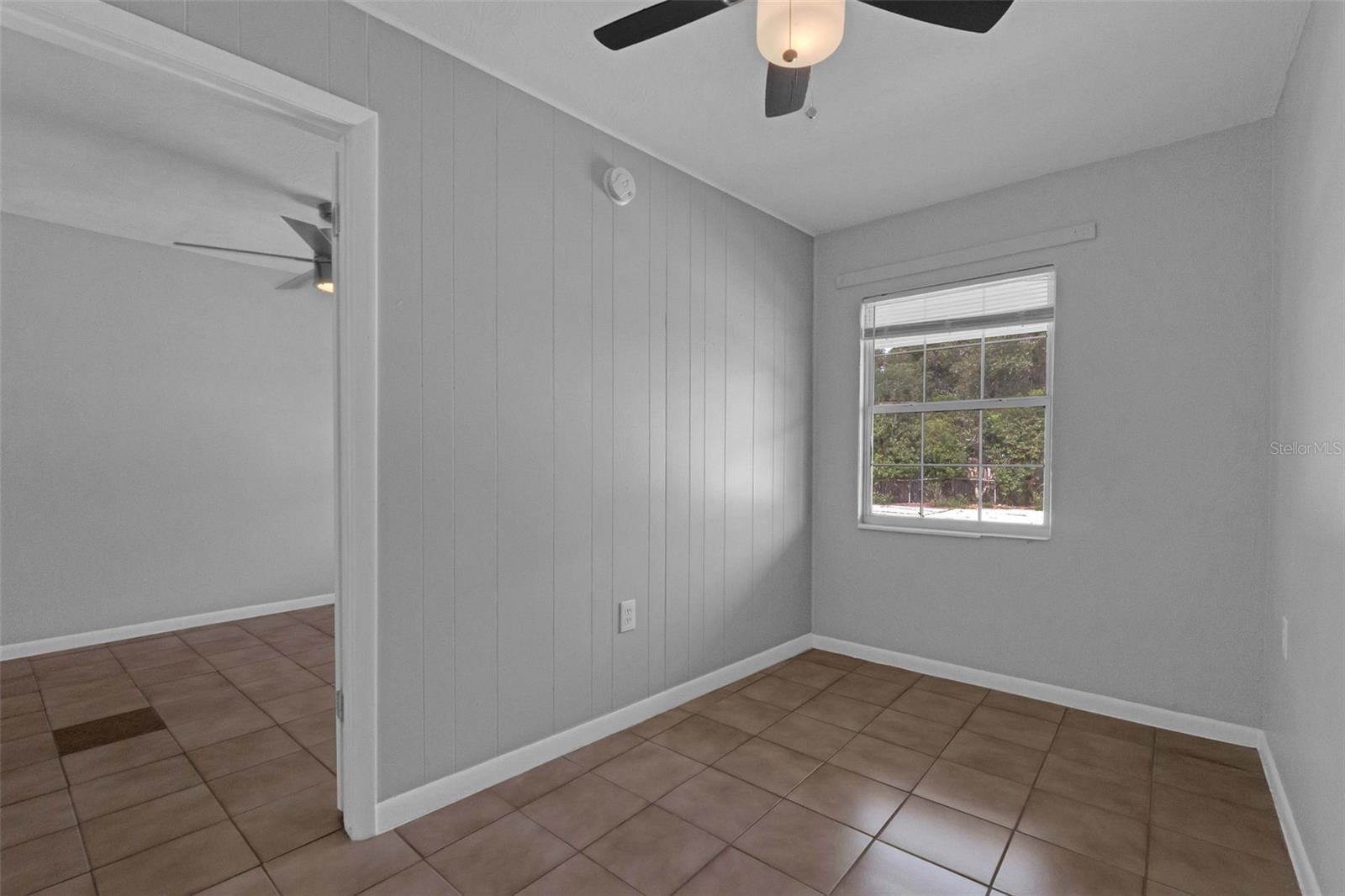 Image 15 of 18 For 907 Center Avenue 3