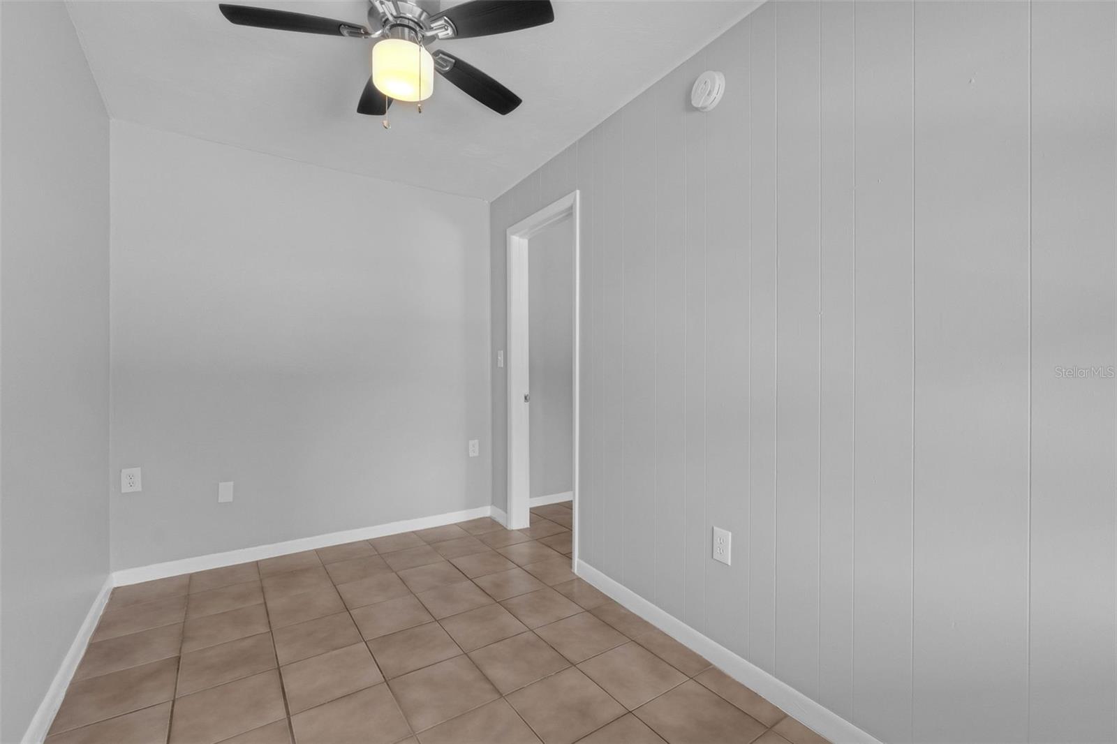 Image 16 of 18 For 907 Center Avenue 3