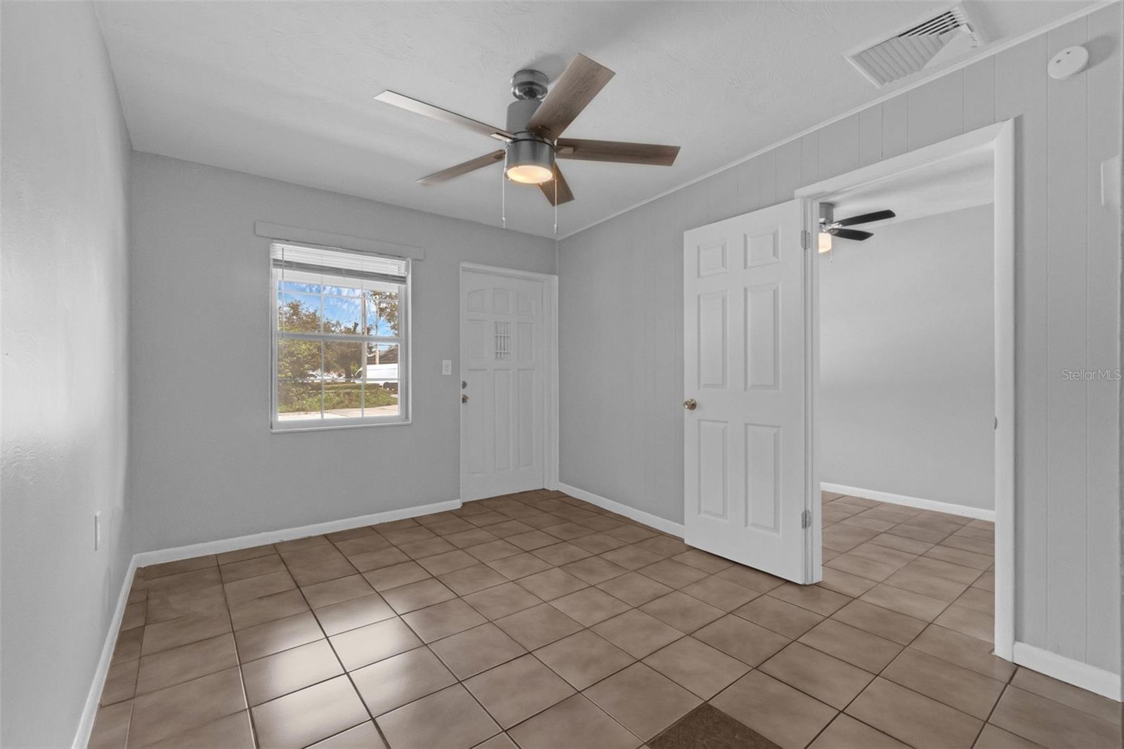 Image 4 of 18 For 907 Center Avenue 3