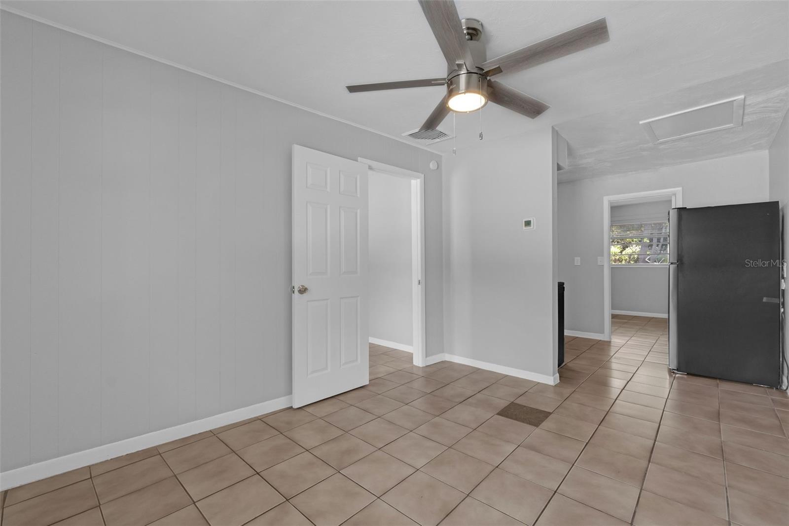 Image 5 of 18 For 907 Center Avenue 3