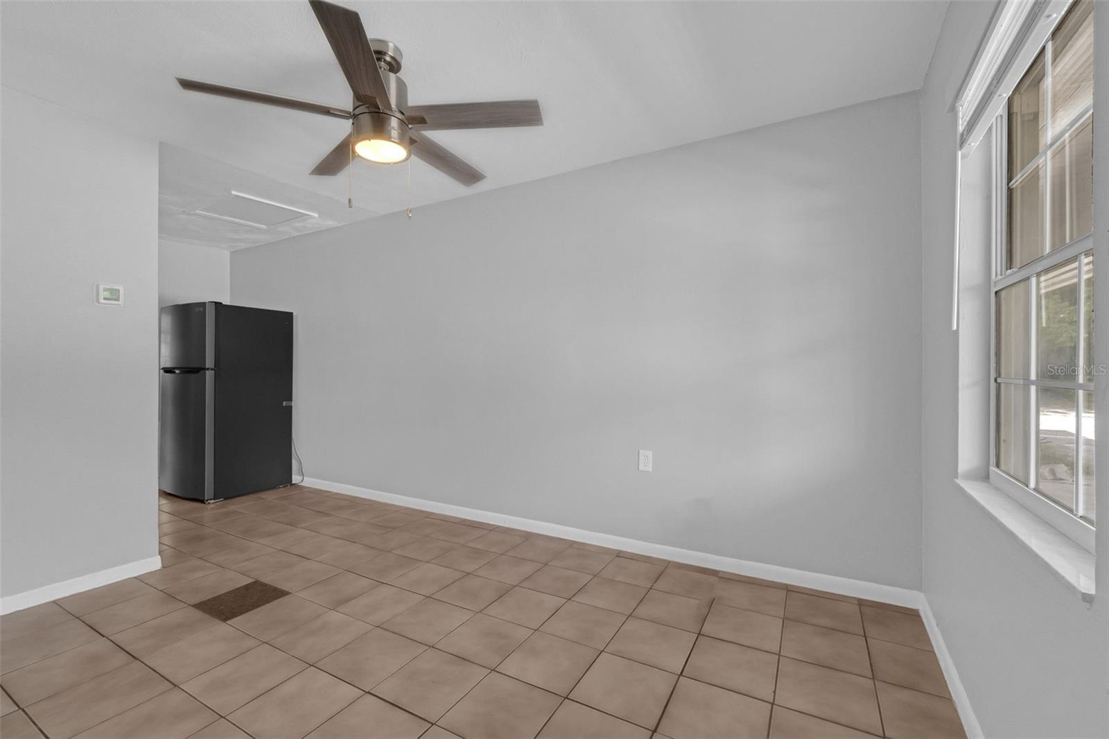 Image 6 of 18 For 907 Center Avenue 3
