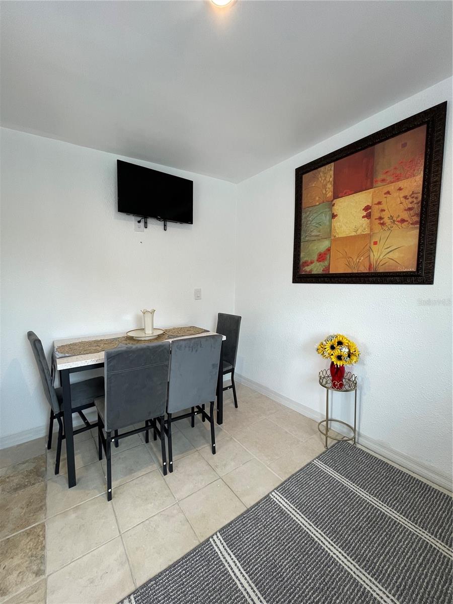 Image 12 of 19 For 1606 New Amsterdam Way Apt C