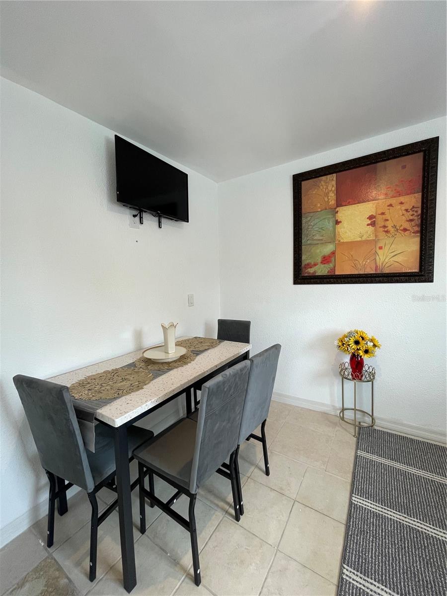Image 13 of 19 For 1606 New Amsterdam Way Apt C