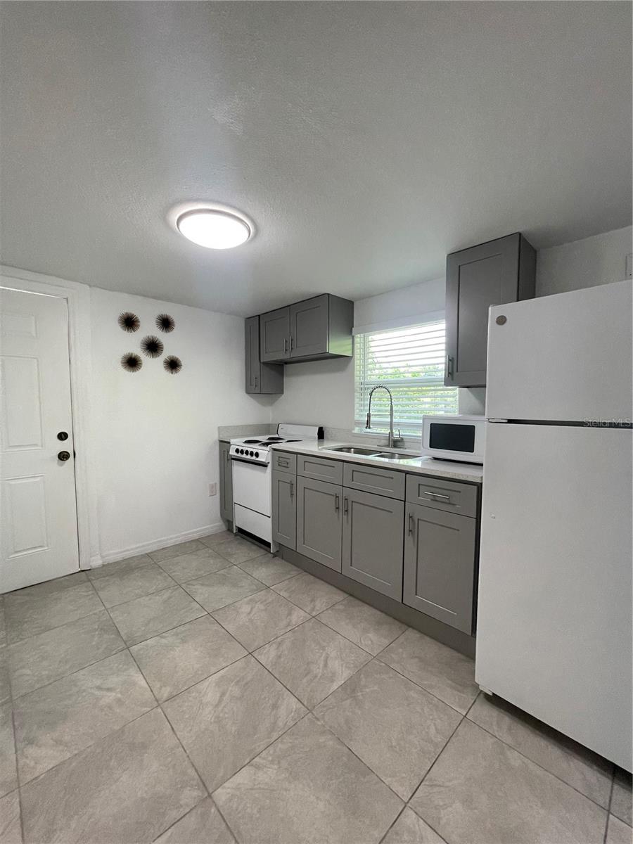 Image 9 of 19 For 1606 New Amsterdam Way Apt C