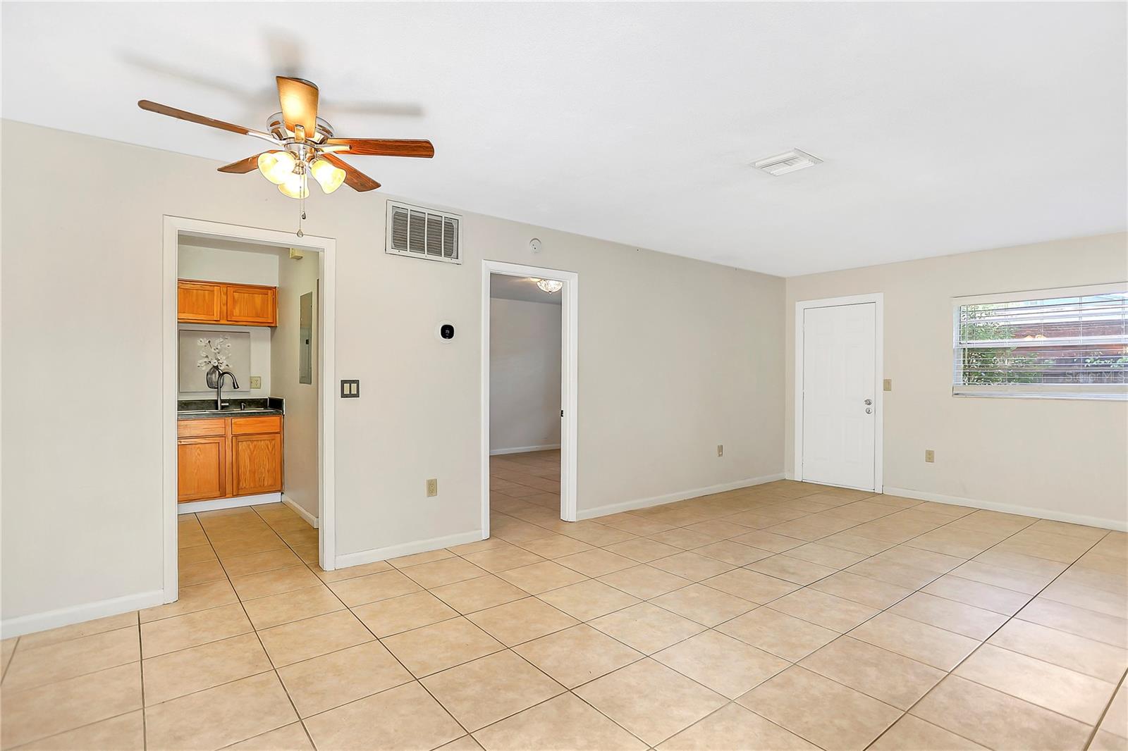 Image 15 of 22 For 3059 Martin St