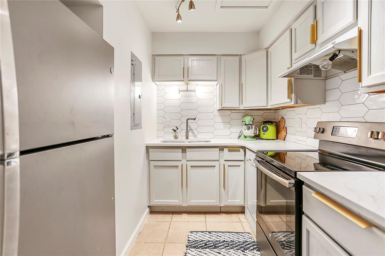 Image 7 of 22 For 3059 Martin St