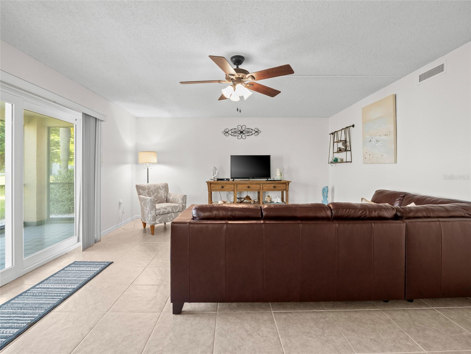 Image 8 of 37 For 5801 Atlantic Avenue 501