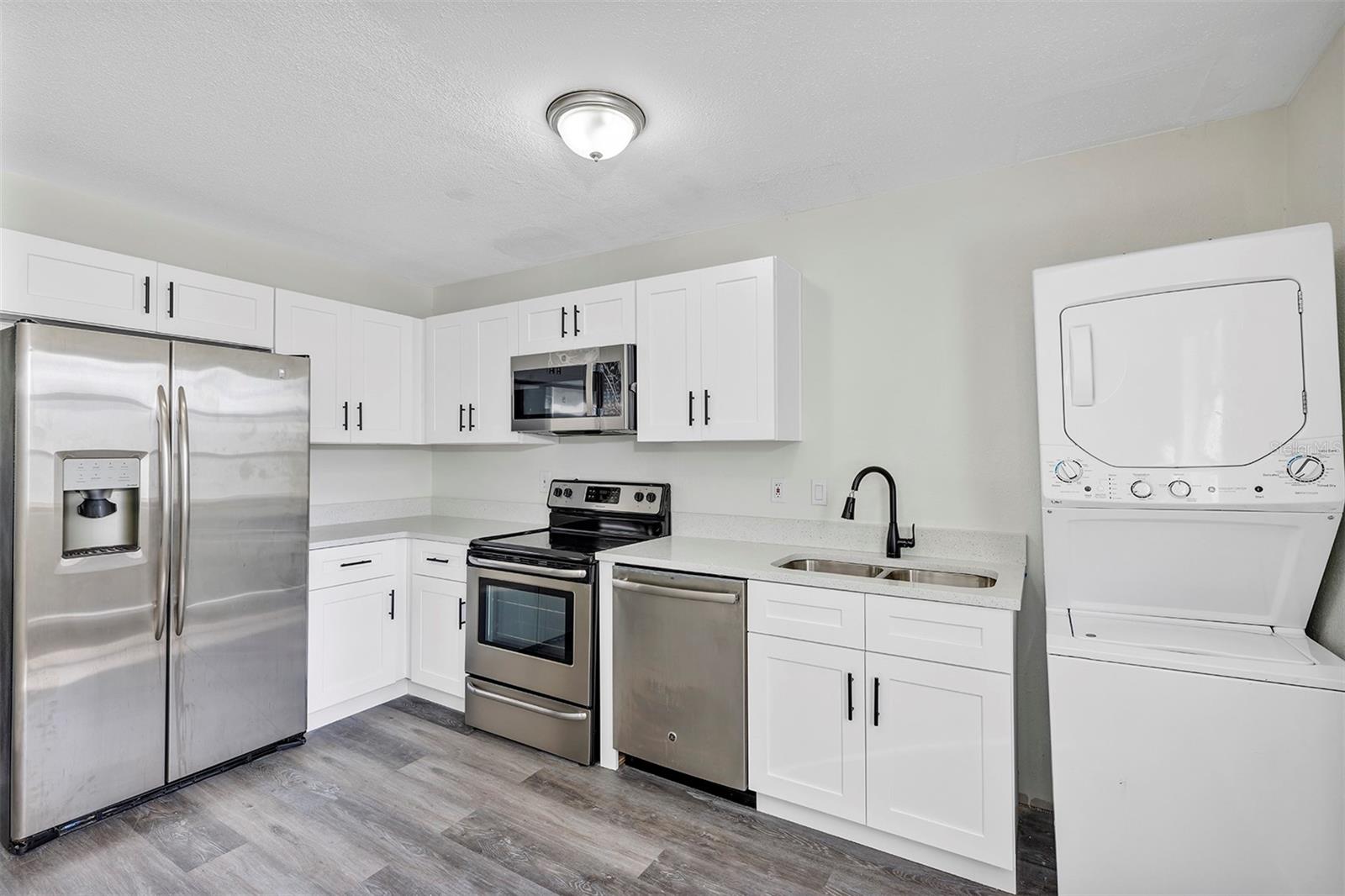 Image 2 of 13 For 751 Bellevue Avenue 4