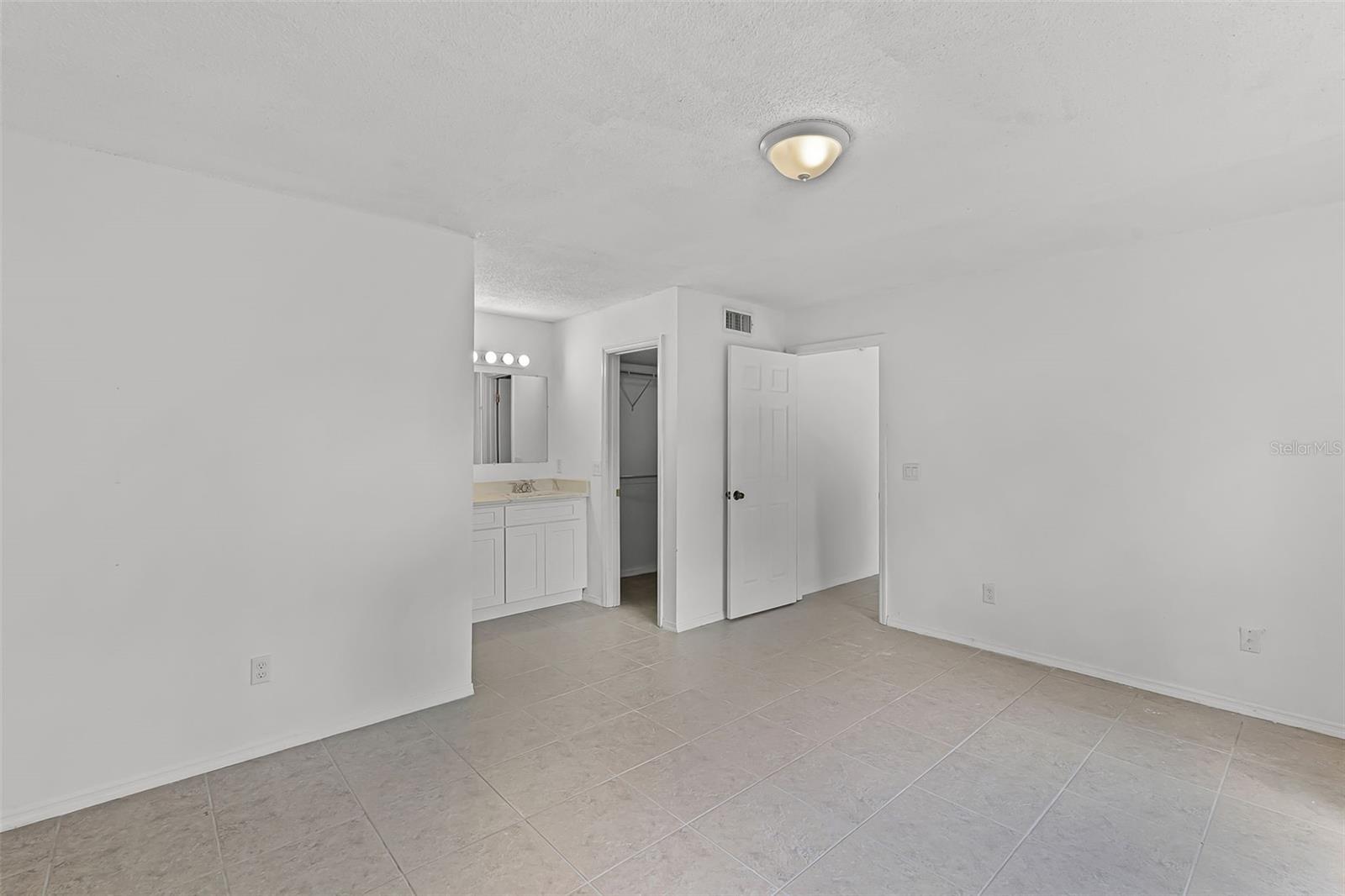 Image 3 of 19 For 4864 Old Oak Tree Court