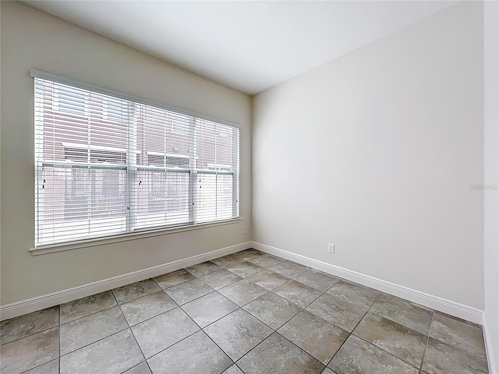 Image 21 of 78 For 561 Scotia Place
