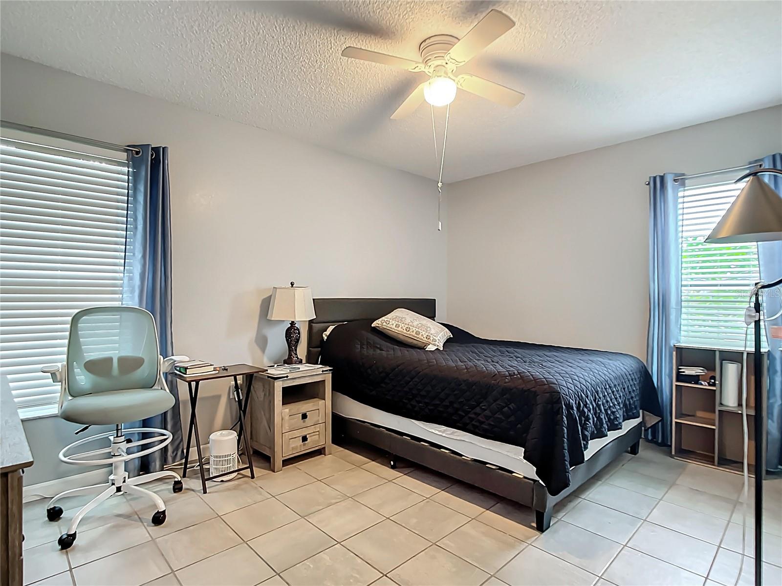 Image 10 of 16 For 215 Persimmon Street 52