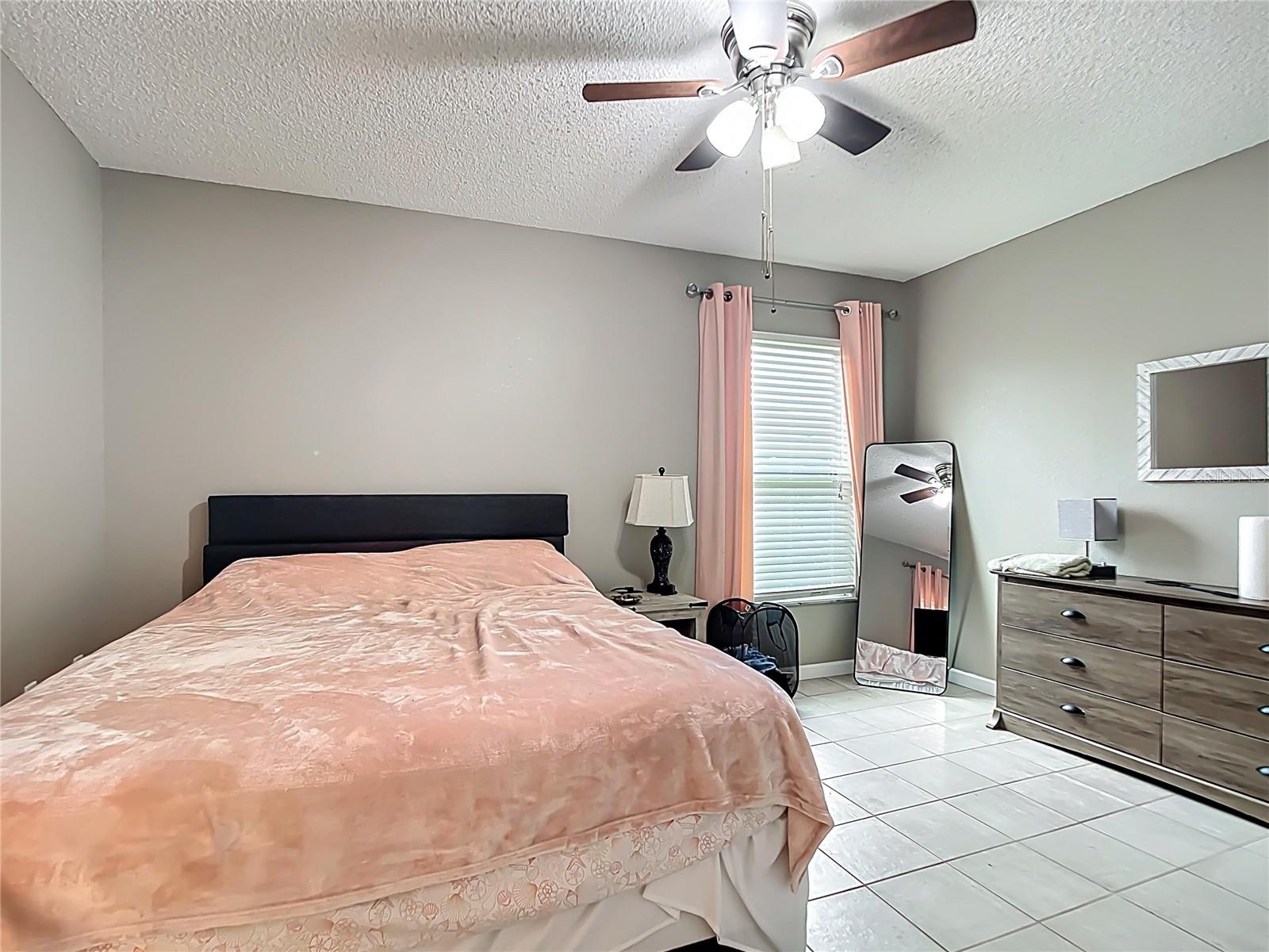 Image 11 of 16 For 215 Persimmon Street 52