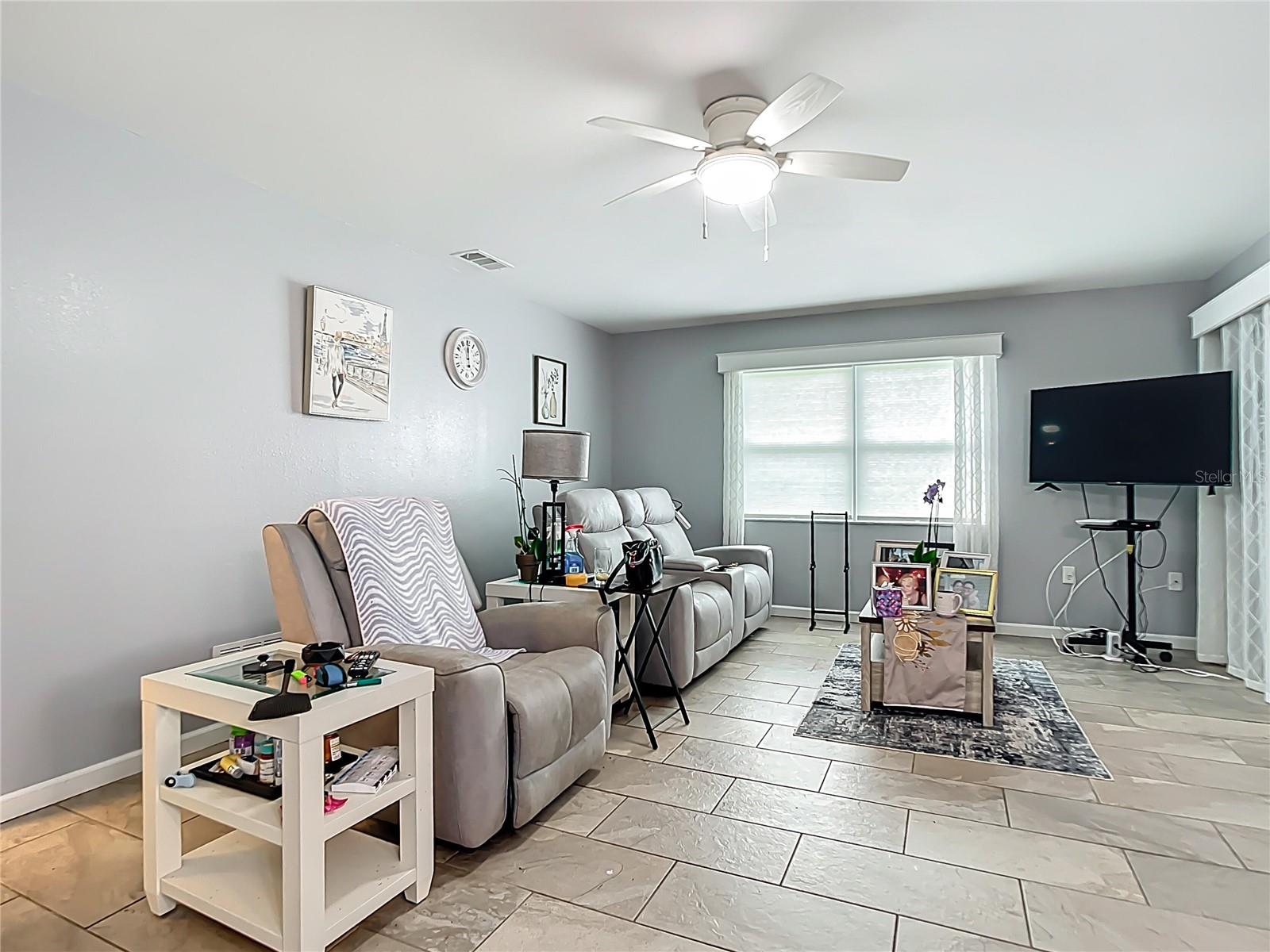 Image 15 of 16 For 215 Persimmon Street 52