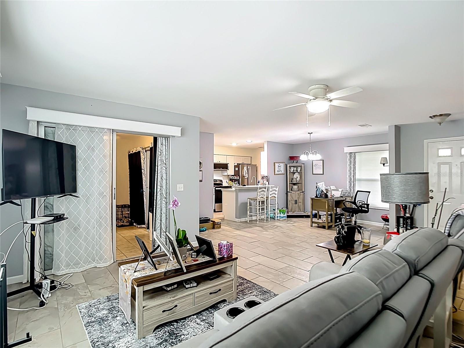 Image 5 of 16 For 215 Persimmon Street 52