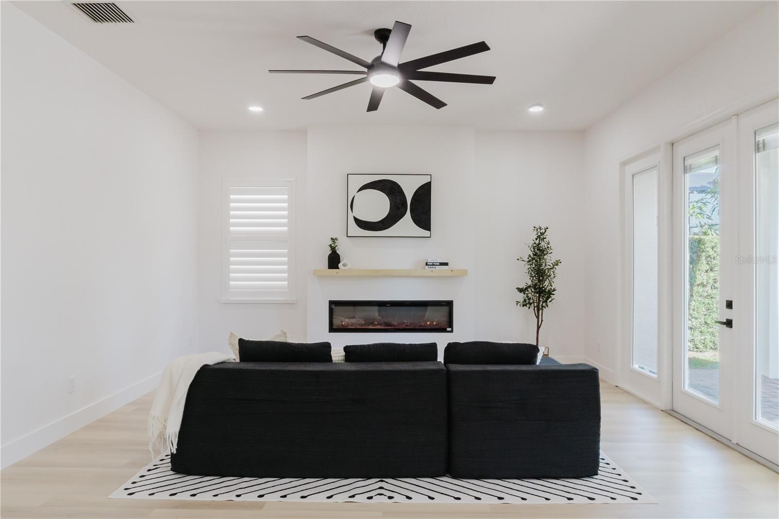 Image 18 of 43 For 10467 Henbury Street