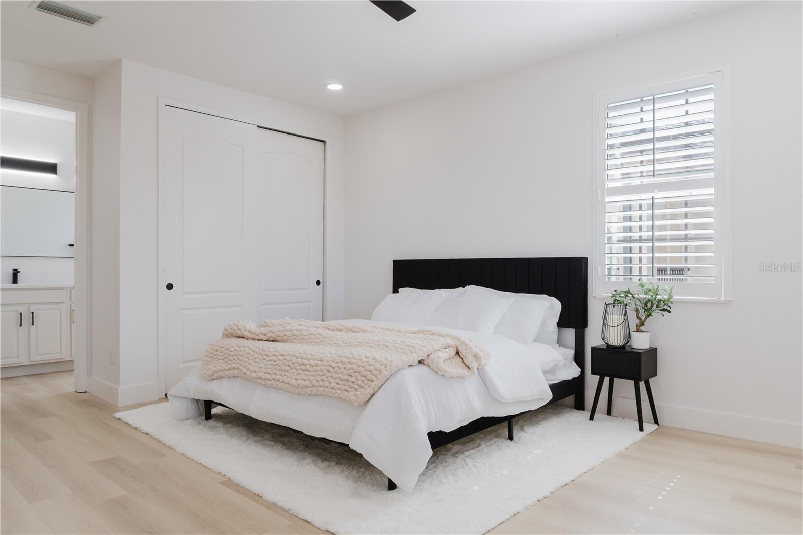 Image 31 of 43 For 10467 Henbury Street