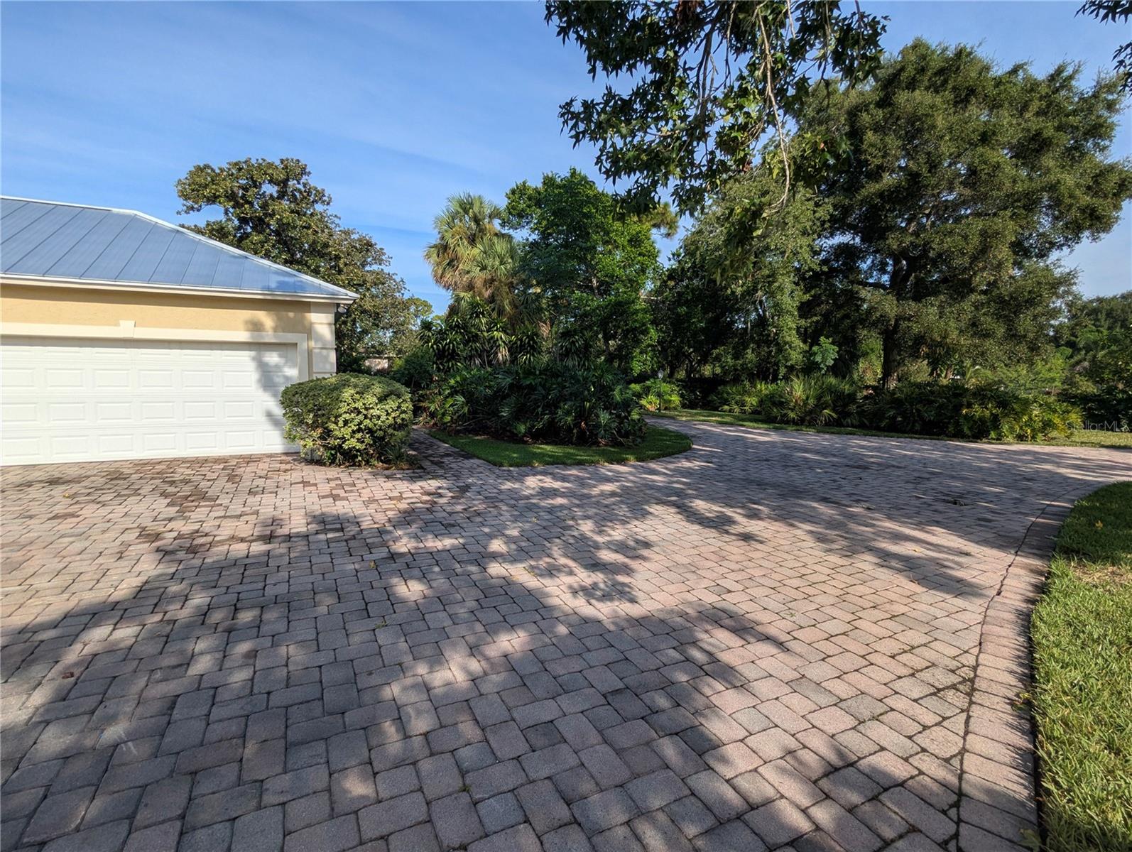 Image 11 of 64 For 8052 Oak Park Road