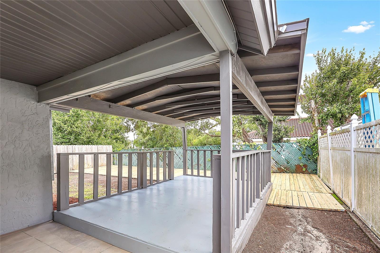 Image 25 of 30 For 4120 Gulfstream Bay Court