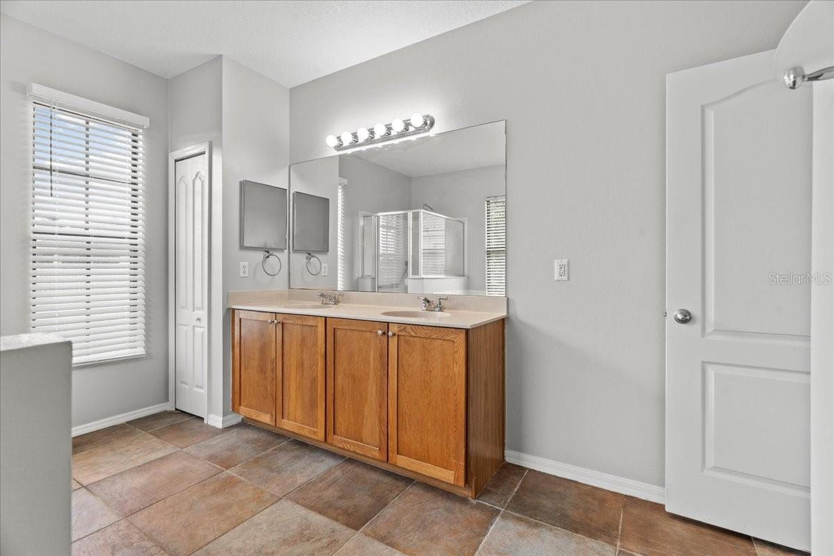 Image 27 of 46 For 2815 Briar Park Drive