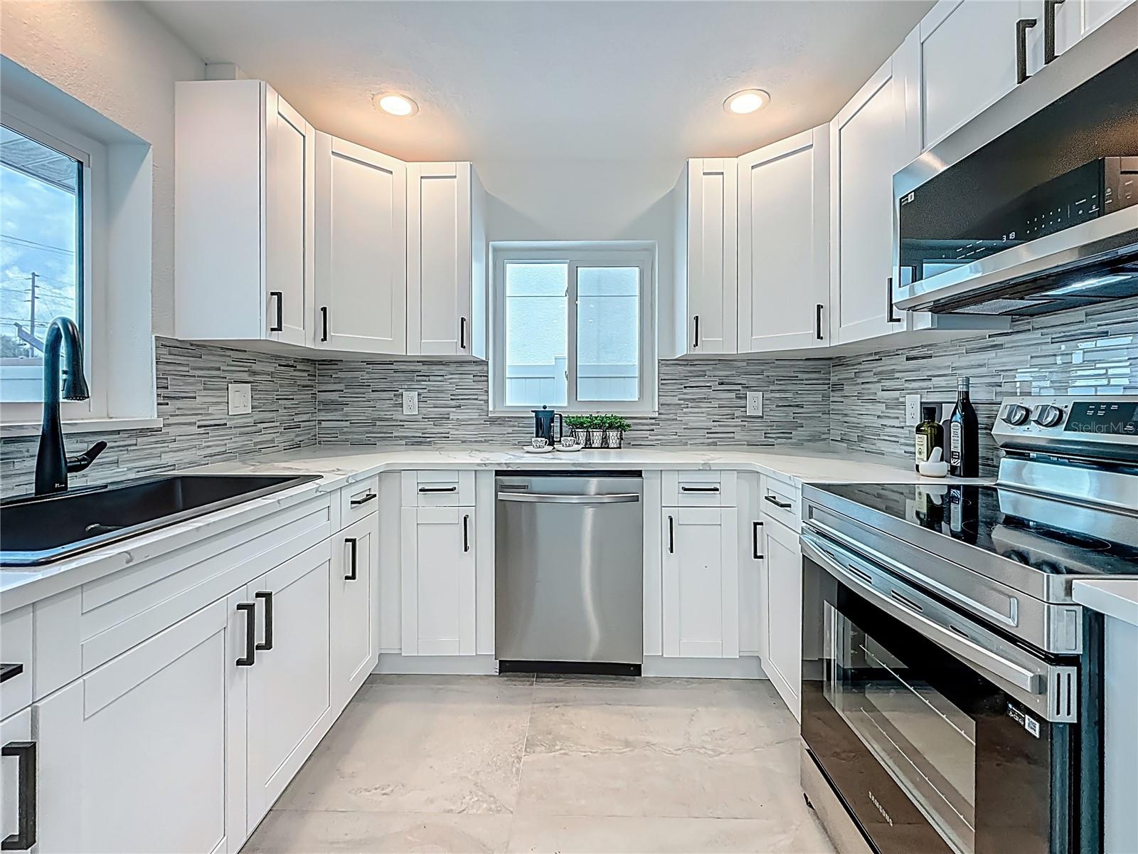 Image 19 of 58 For 572 Baywood Drive N