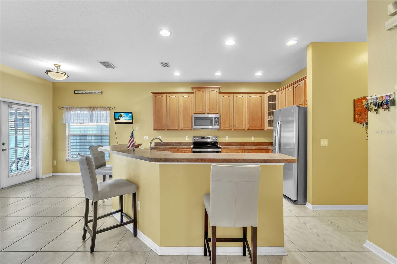 Image 11 of 43 For 8832 Palisades Beach Avenue