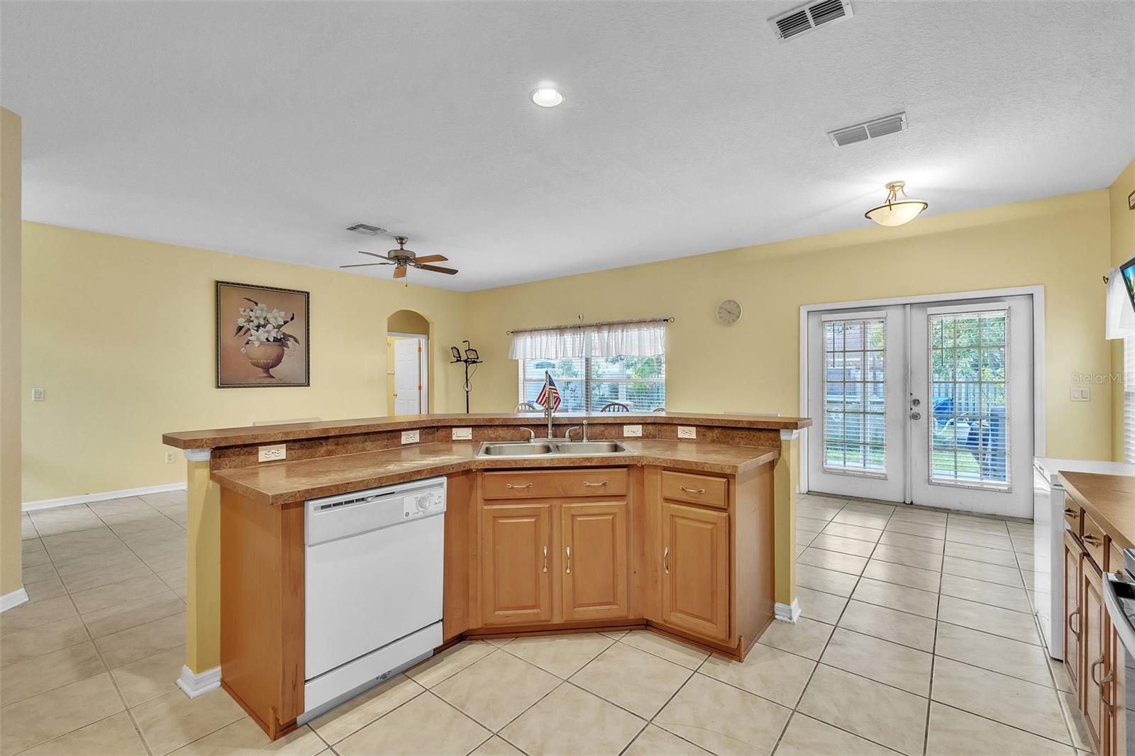Image 12 of 43 For 8832 Palisades Beach Avenue