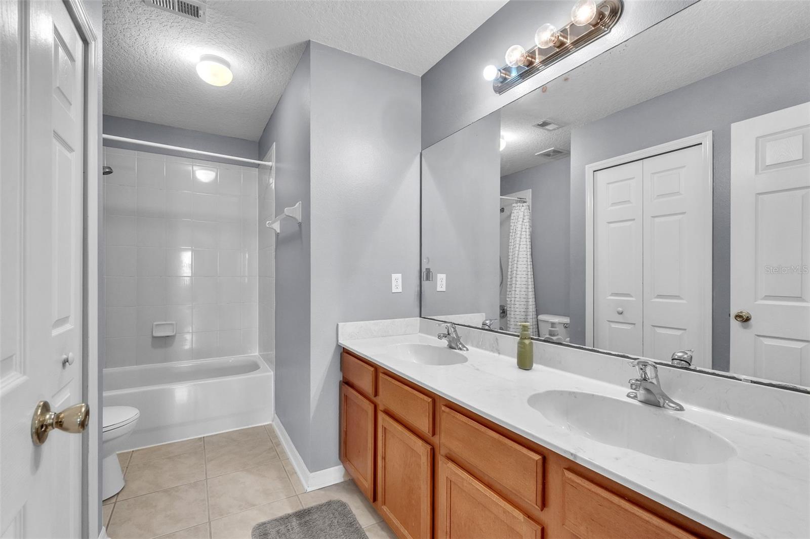 Image 22 of 43 For 8832 Palisades Beach Avenue
