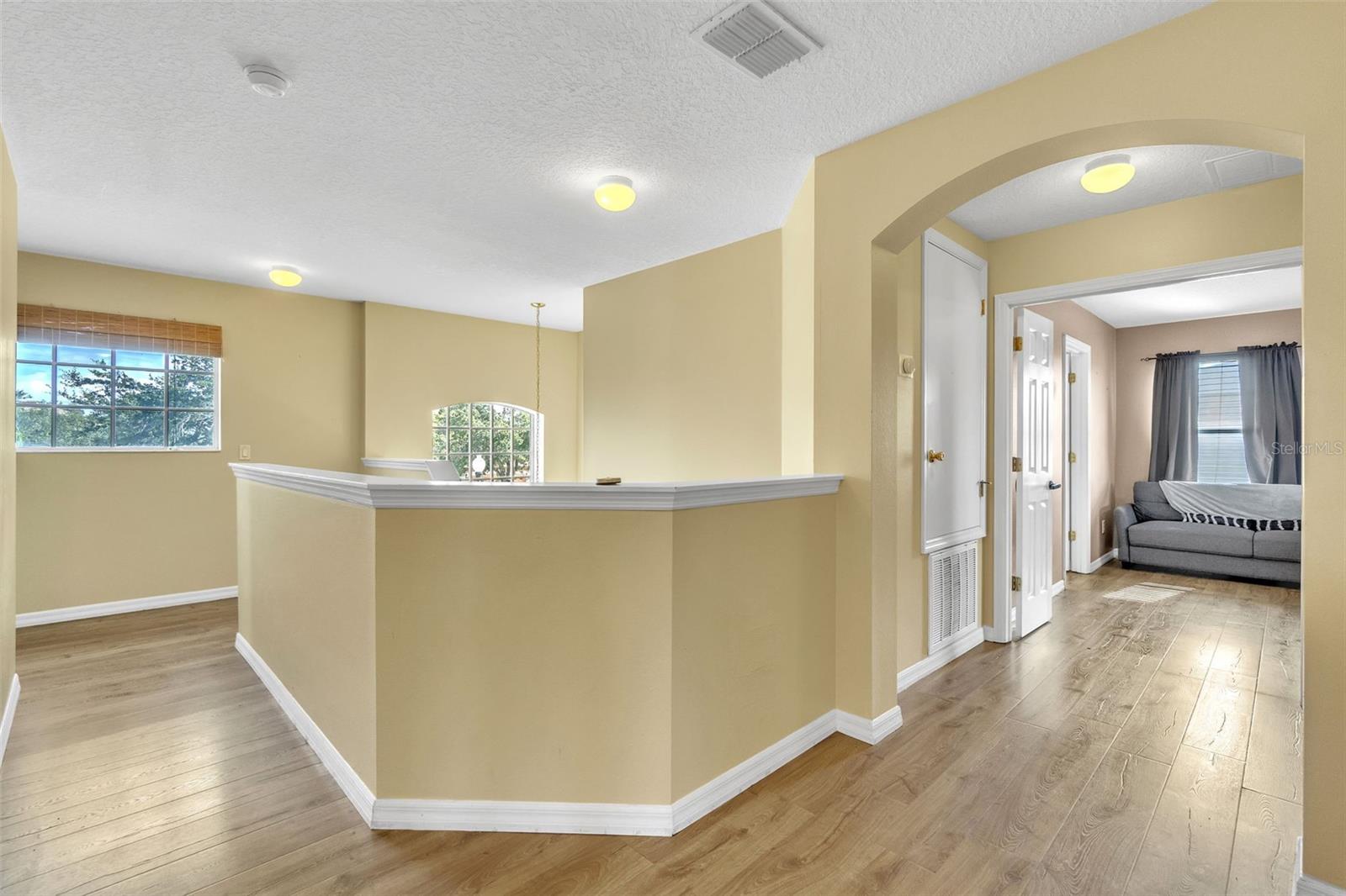 Image 27 of 43 For 8832 Palisades Beach Avenue