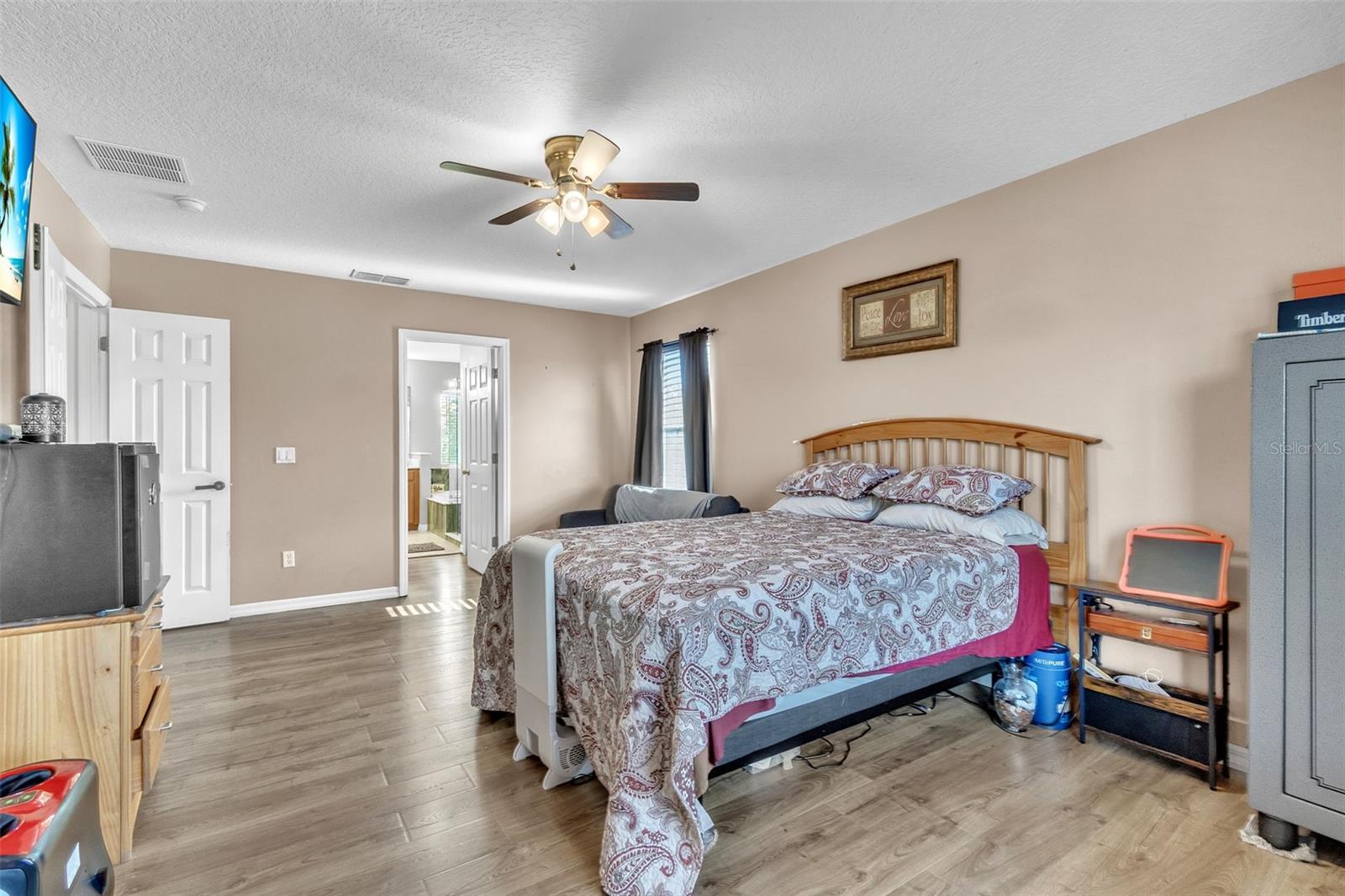 Image 29 of 43 For 8832 Palisades Beach Avenue