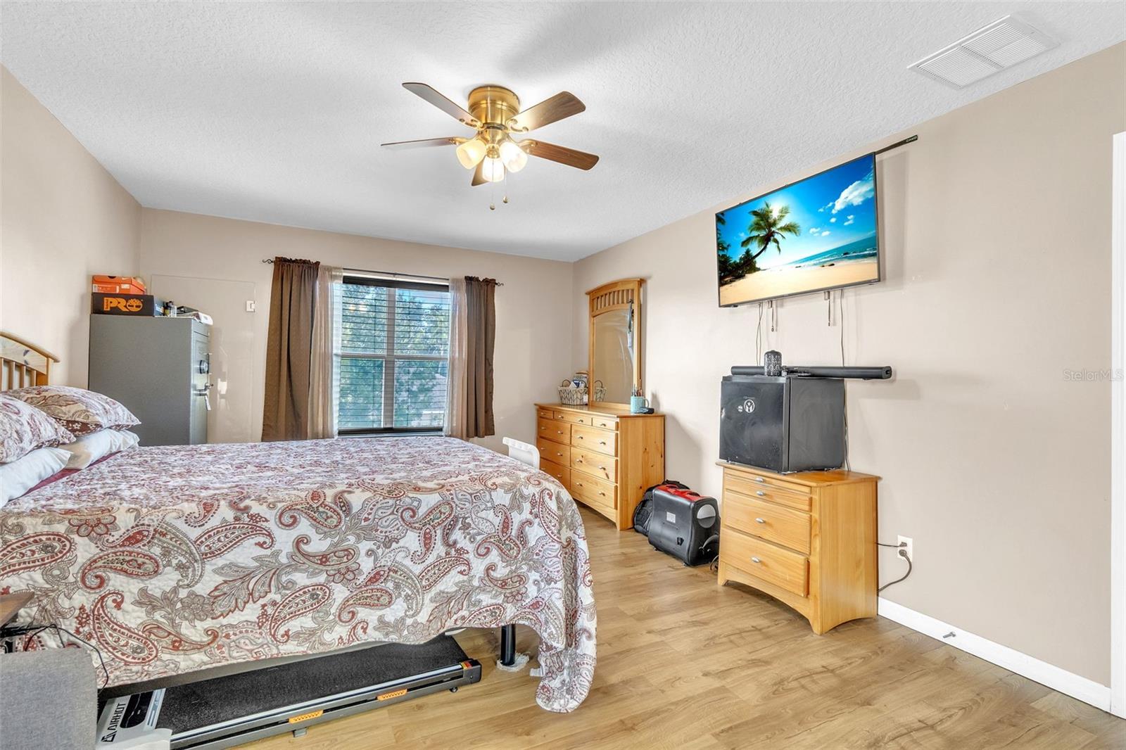 Image 30 of 43 For 8832 Palisades Beach Avenue