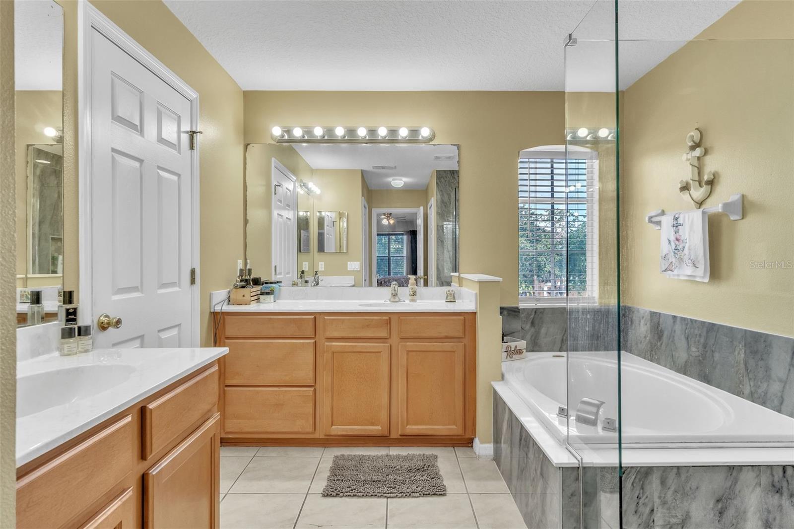 Image 31 of 43 For 8832 Palisades Beach Avenue