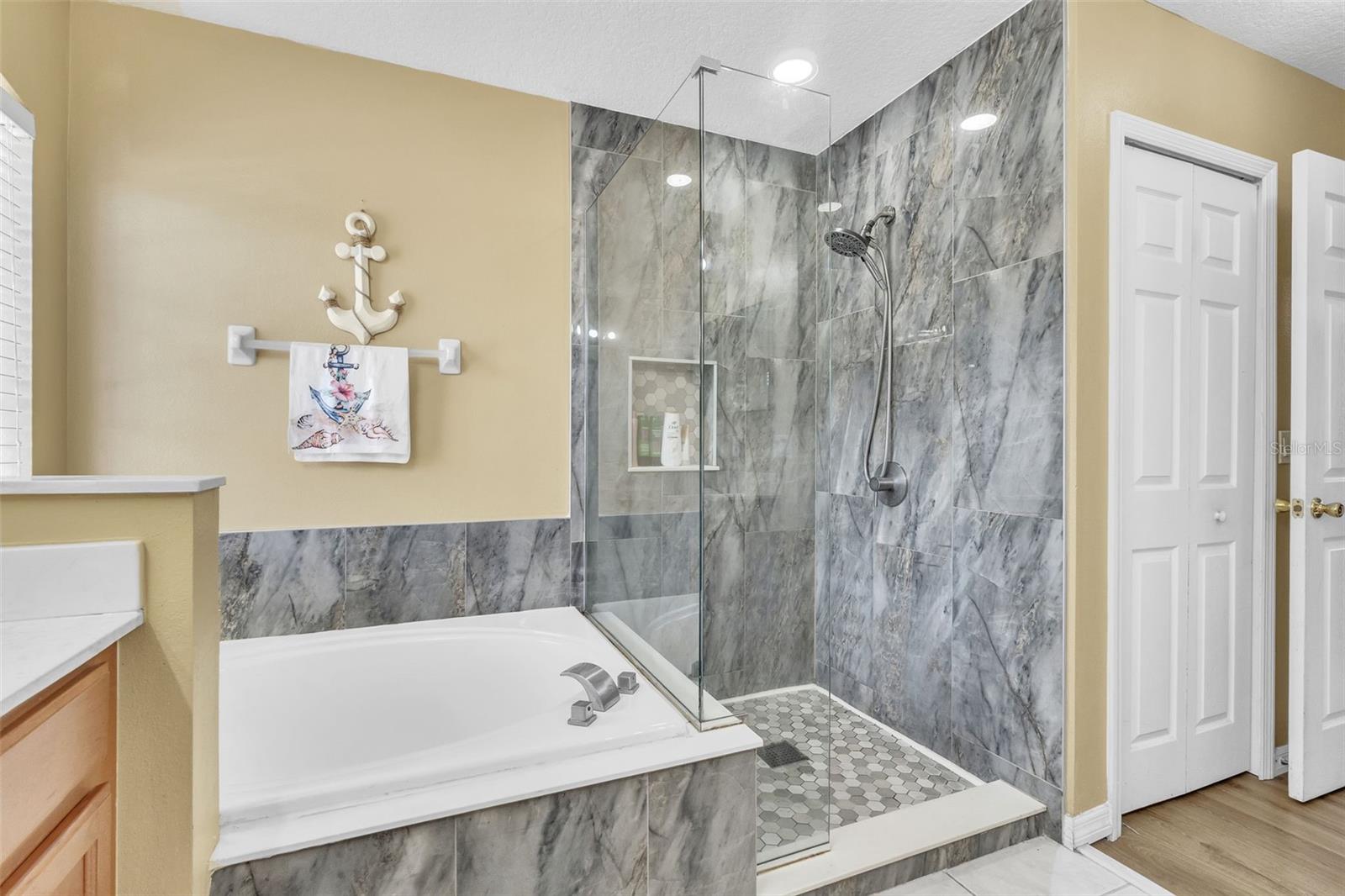 Image 32 of 43 For 8832 Palisades Beach Avenue