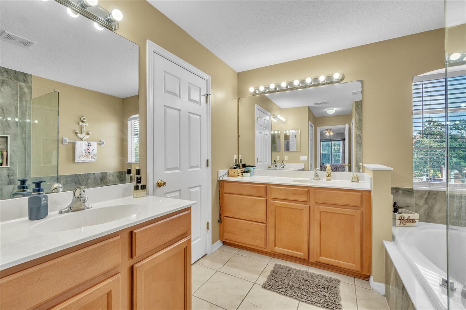 Image 33 of 43 For 8832 Palisades Beach Avenue