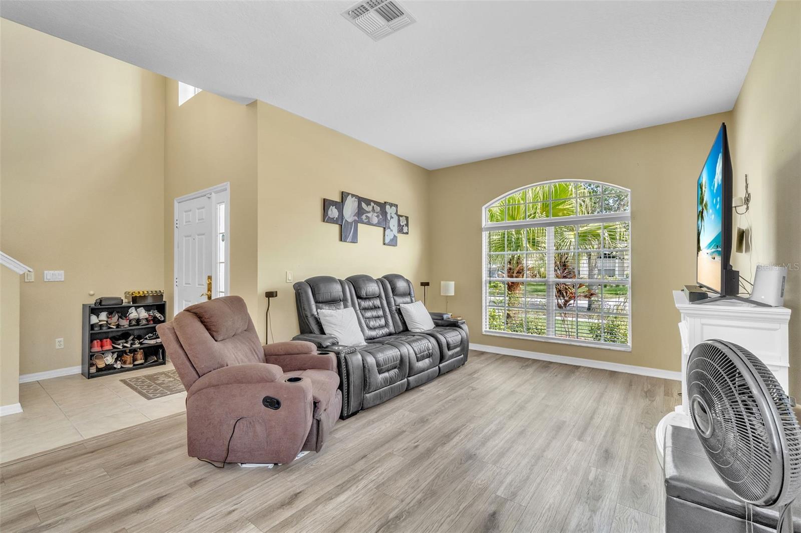 Image 4 of 43 For 8832 Palisades Beach Avenue