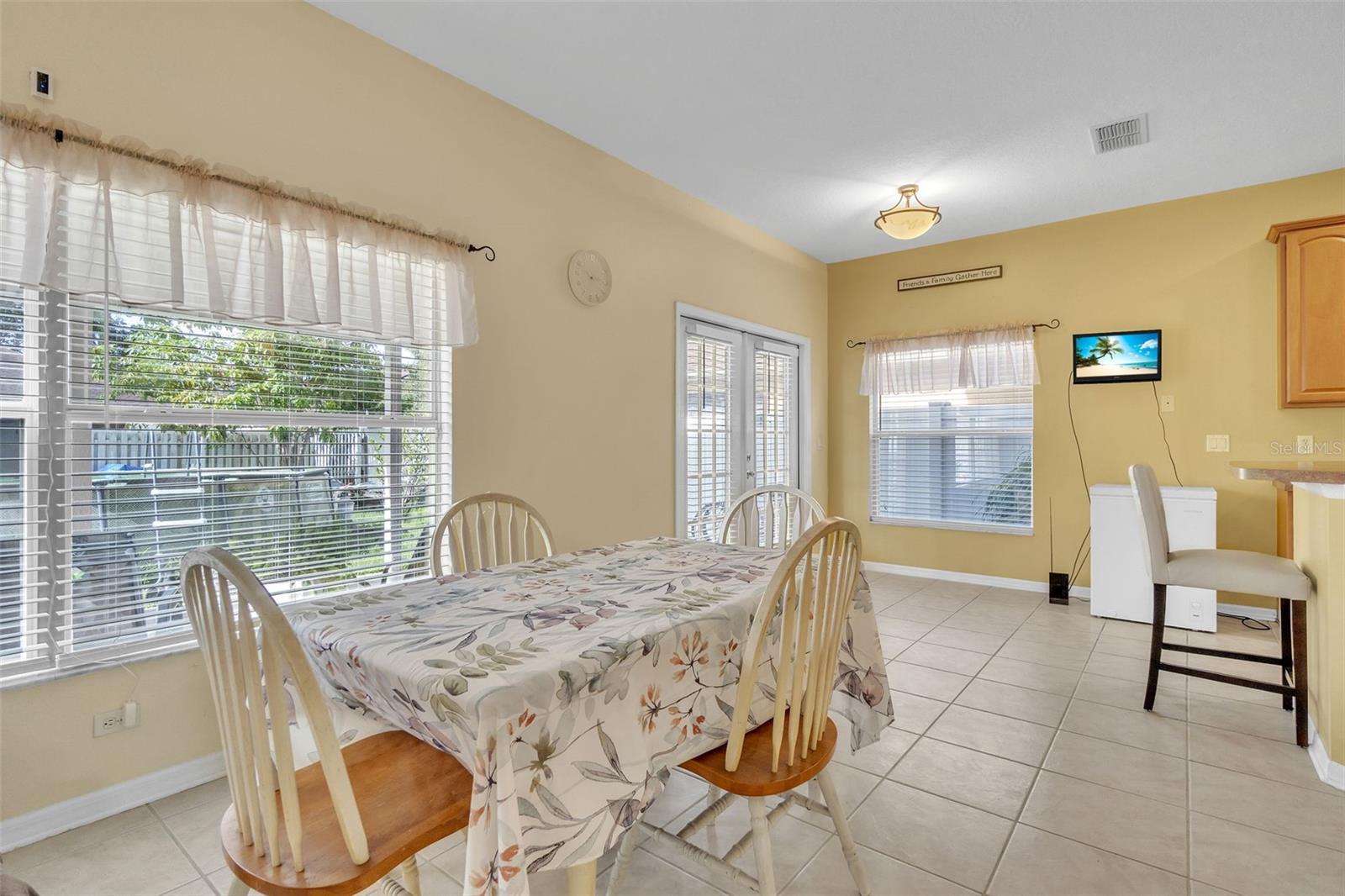 Image 9 of 43 For 8832 Palisades Beach Avenue