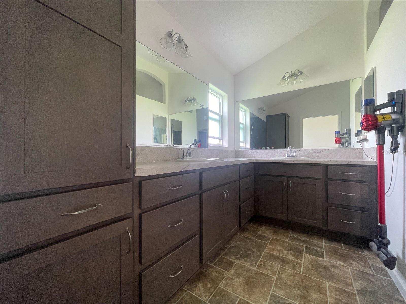 Image 14 of 38 For 11216 Roz Way