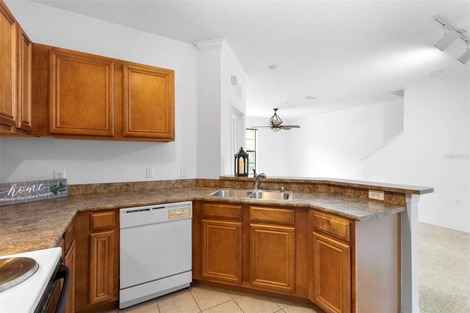 Image 10 of 29 For 6135 Metrowest Boulevard 105