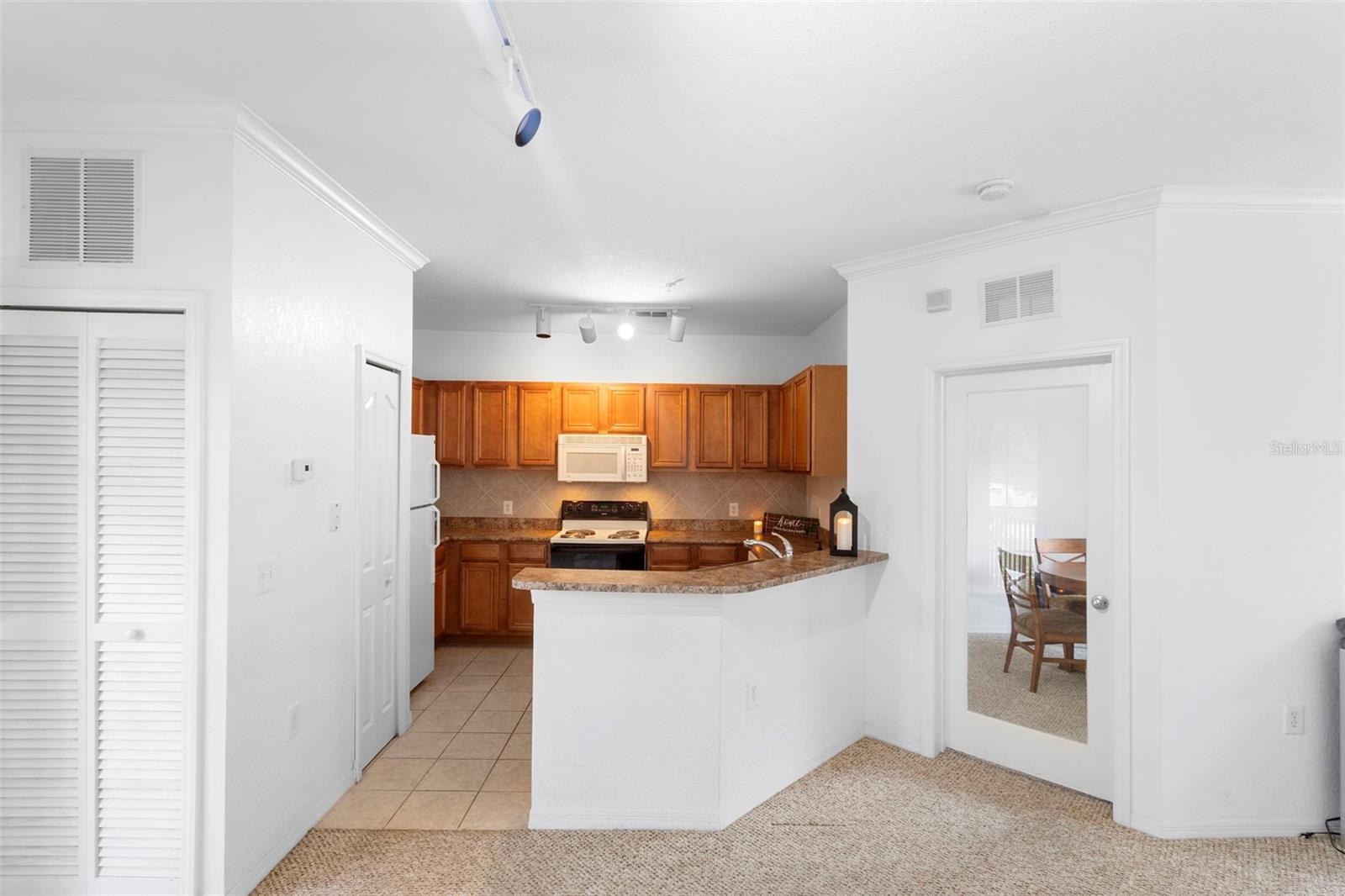 Image 11 of 29 For 6135 Metrowest Boulevard 105