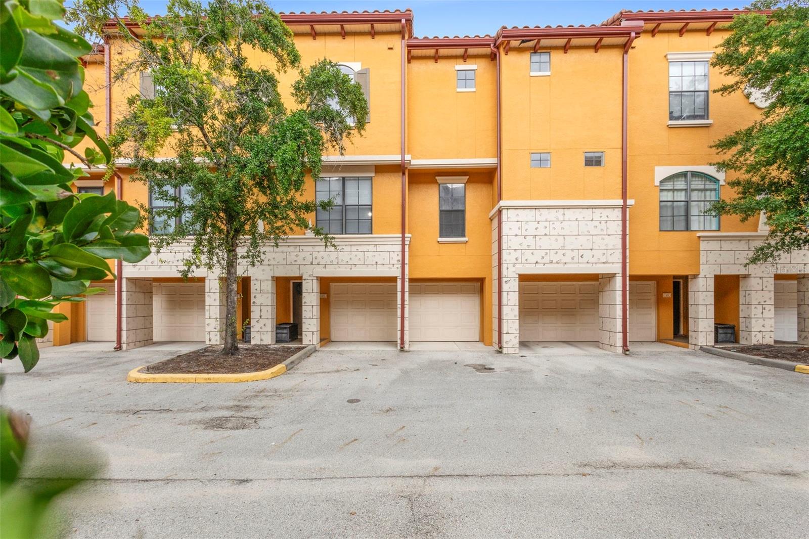 Image 6 of 29 For 6135 Metrowest Boulevard 105